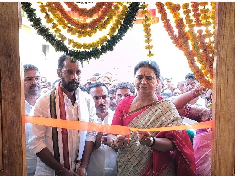 గ్రామ పంచాయతీ భవనాన్ని ప్రారంభించిన ఎంపీ