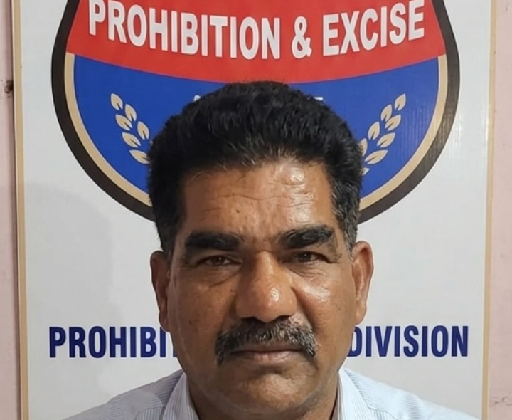 అధికారులపై ఆరోపణలు చేసిన గీత కార్మికుడు