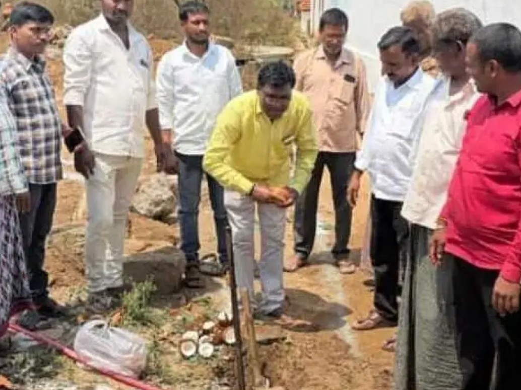 ఇందిరమ్మ ఇళ్ల నిర్మాణానికి భూమిపూజ