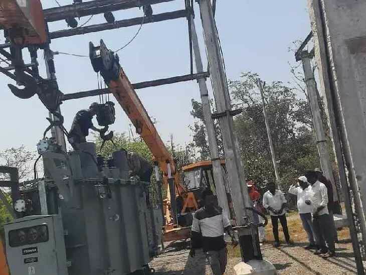 సబ్ స్టేషన్లో కొత్త డీటీఆర్ ఏర్పాటు