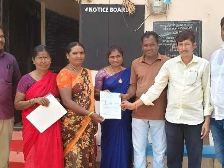 కొత్తూరులో CMRF చెక్కులు పంపిణీ