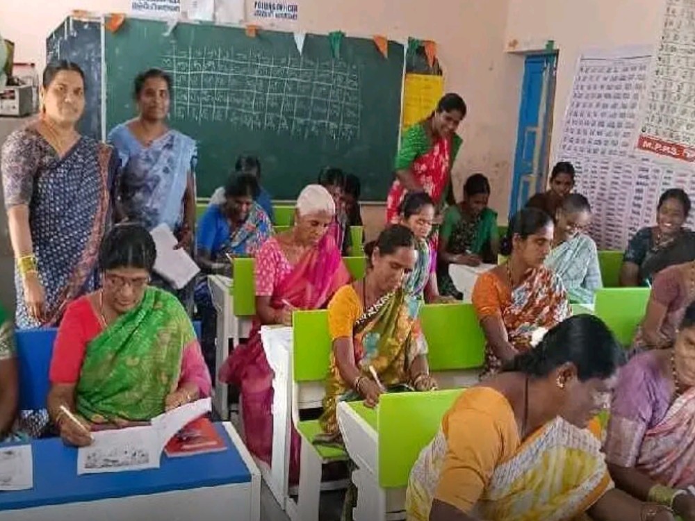 గొల్లపల్లిలో అక్షరాస్యత శిక్షణ