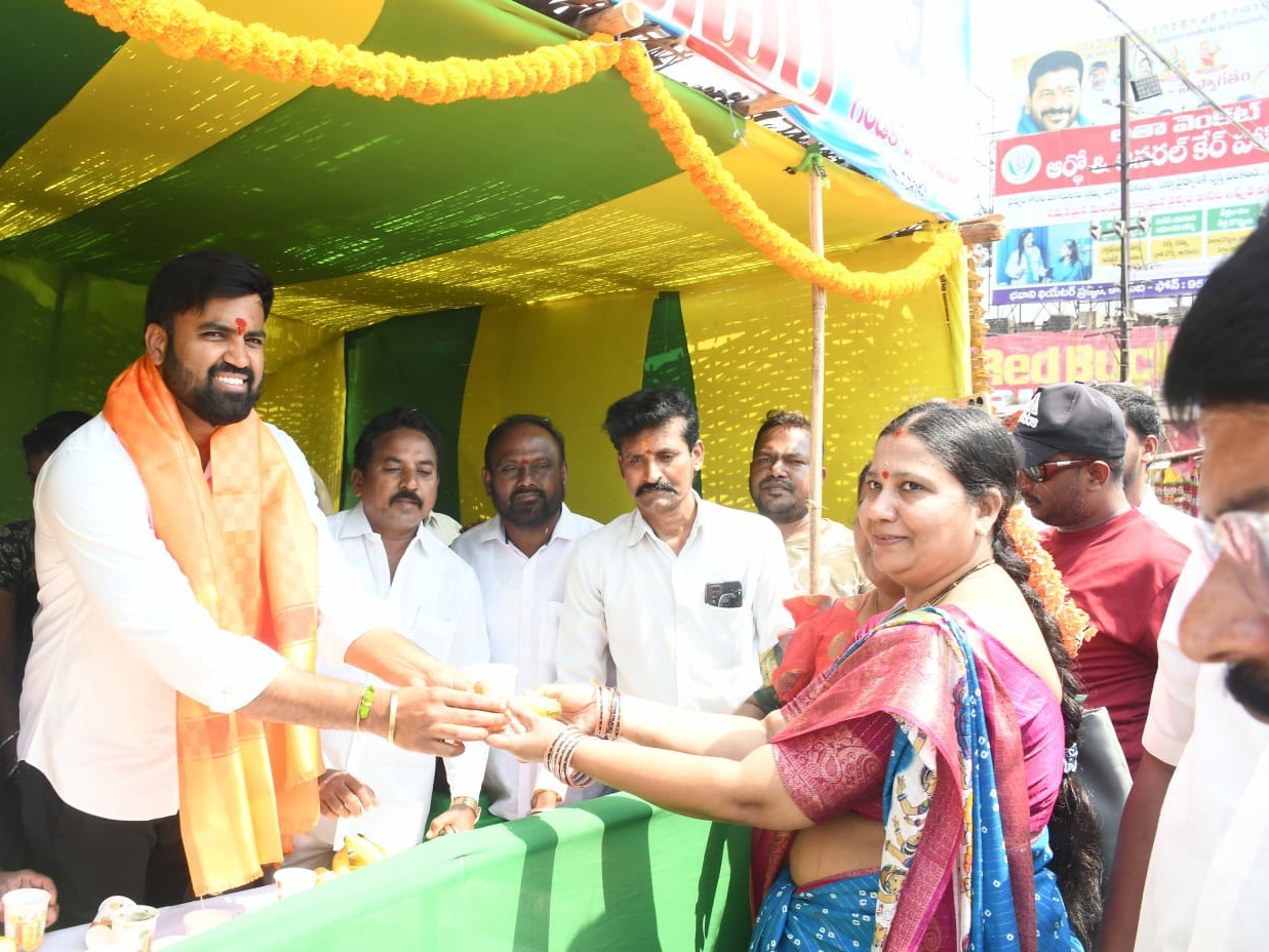 చలివేంద్రంలో ప్రారంభించిన యువజన కాంగ్రెస్ పార్టీ కార్యదర్శి