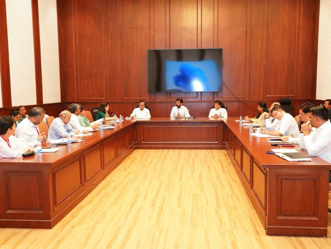 సీఎంతో సమావేశామైన మేనక గాంధీ బృందం