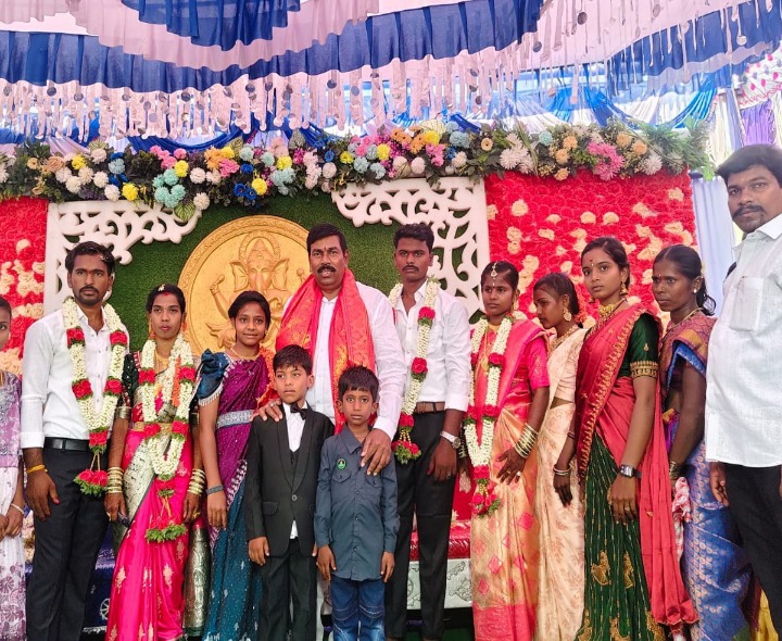 హోలుగుందలో వివాహానికి ఎమ్మెల్యే హాజరు