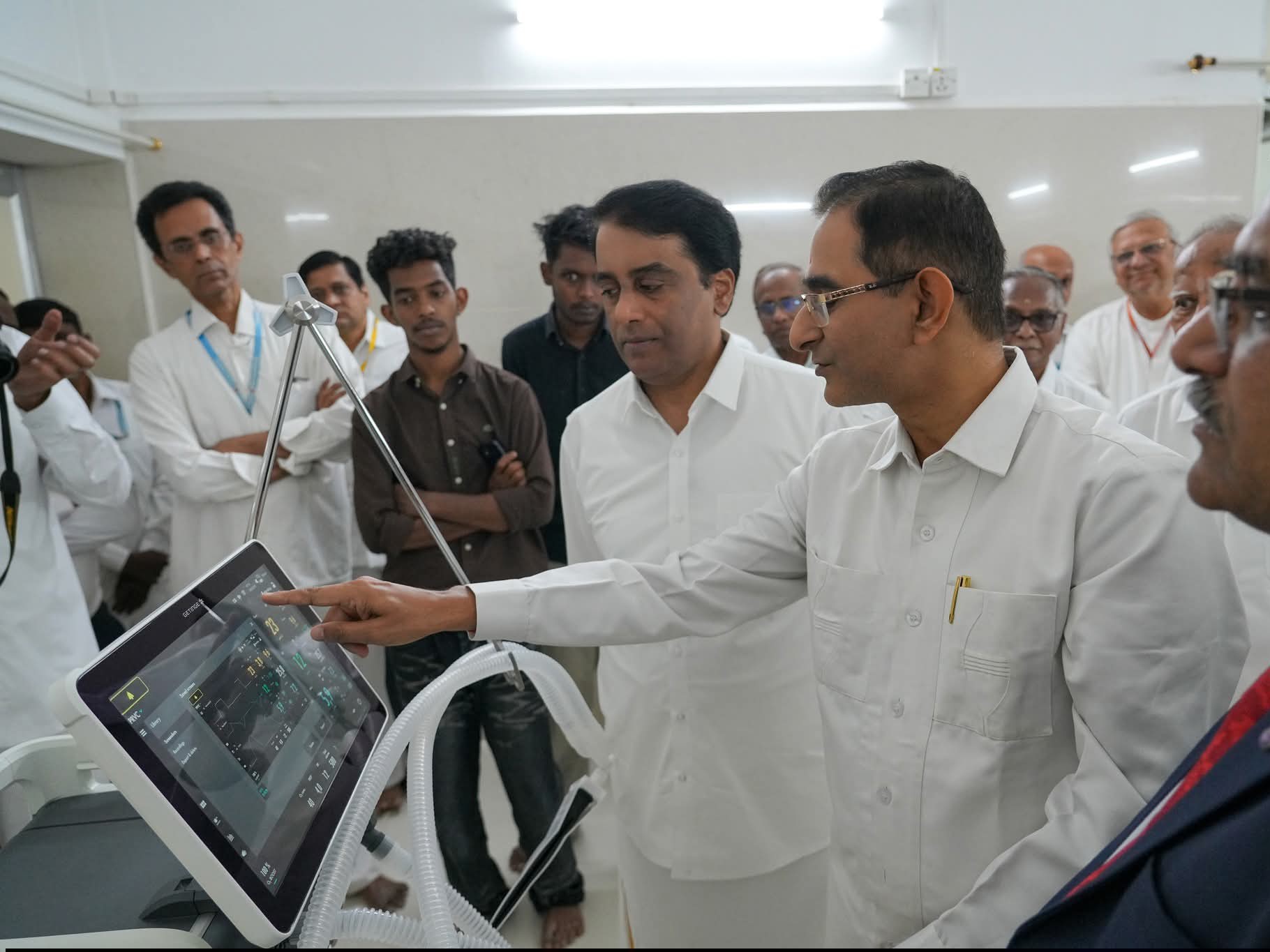 ఆసుపత్రిలో అత్యాధునిక వైద్య పరికరాలు