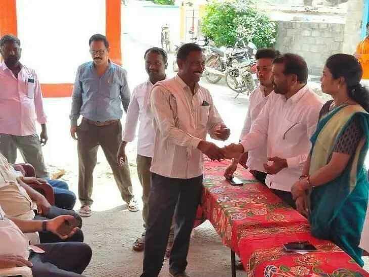 వారసంత వేలం రూ.7.73 లక్షలు