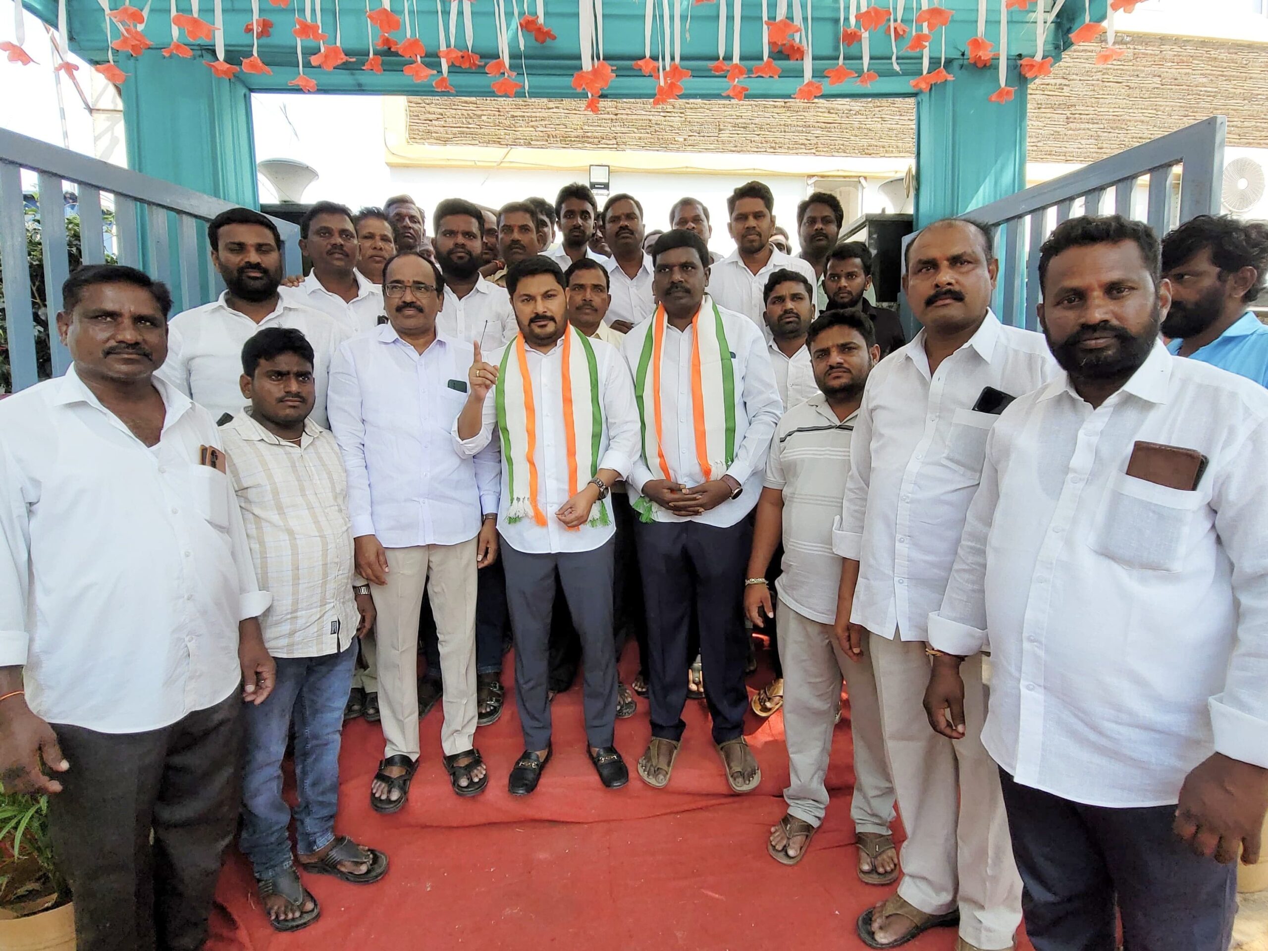 పాడి కౌశిక్ రెడ్డి వెంటనే క్షమాపణలు చెప్పాలి: మాజీ ZPTC