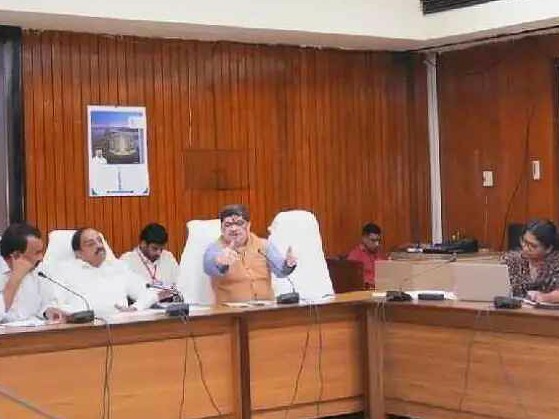 మానేరు రివర్ ఫ్రంట్ అభివృద్ధిపై మంత్రి తుమ్మల సమీక్ష