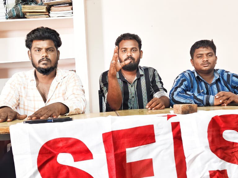 ‘ప్రిన్సిపాల్‌ను సస్పెండ్ చేయాలి’