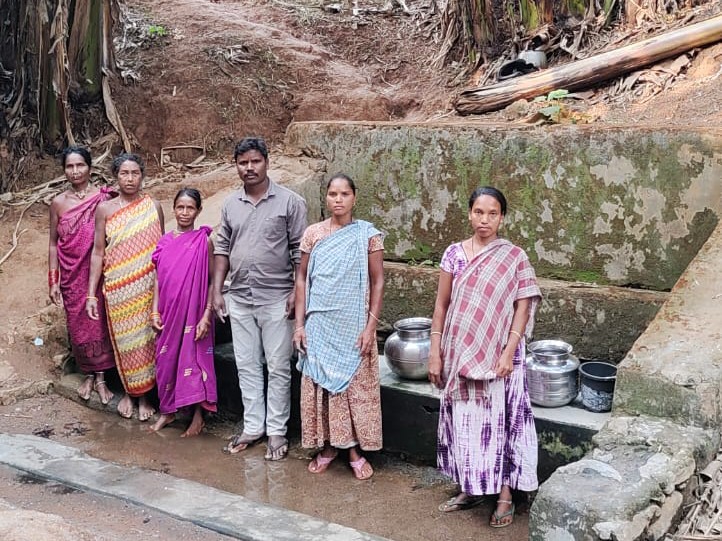 అపరిశుభ్రంగా ఉన్న ఊటనీరే త్రాగునీరు