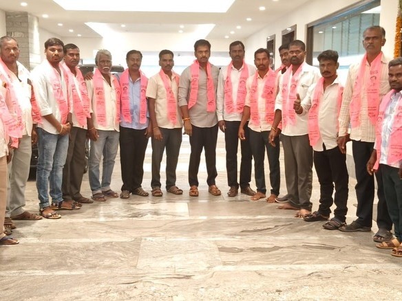 బీఆర్ఎస్ పార్టీలోకి భారీగా చేరికలు