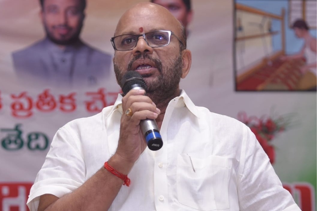 పిఠాపురం మాజీ ఎమ్మెల్యే కీలక వ్యాఖ్యలు