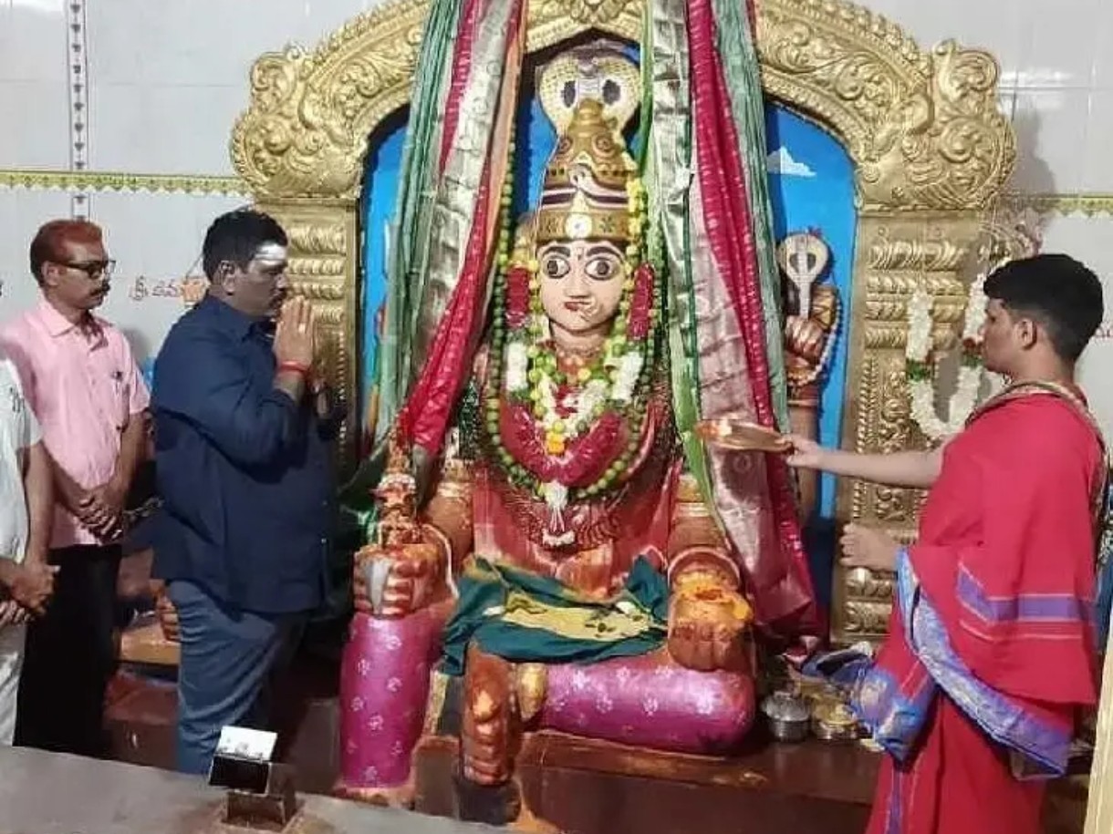 శ్రీ రేణుక ఎల్లమ్మను దర్శించుకున్న ఏఎస్పీ