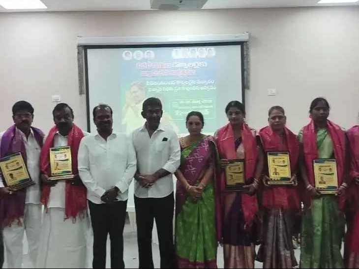 వెంకటగిరిలో మాజీ కౌన్సిలర్లకు సన్మానం