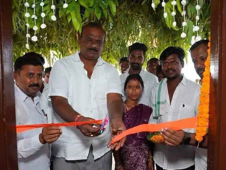 ఘనంగా ఇందిరమ్మ ఇంటి గృహప్రవేశం