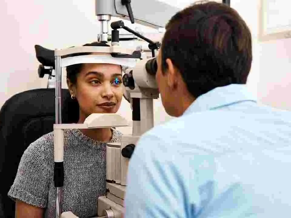 నేడు డ్రైవర్లకు కంటి పరీక్షలు