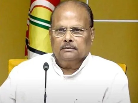 అడగకుండానే పదవులు వచ్చాయి: యనమల