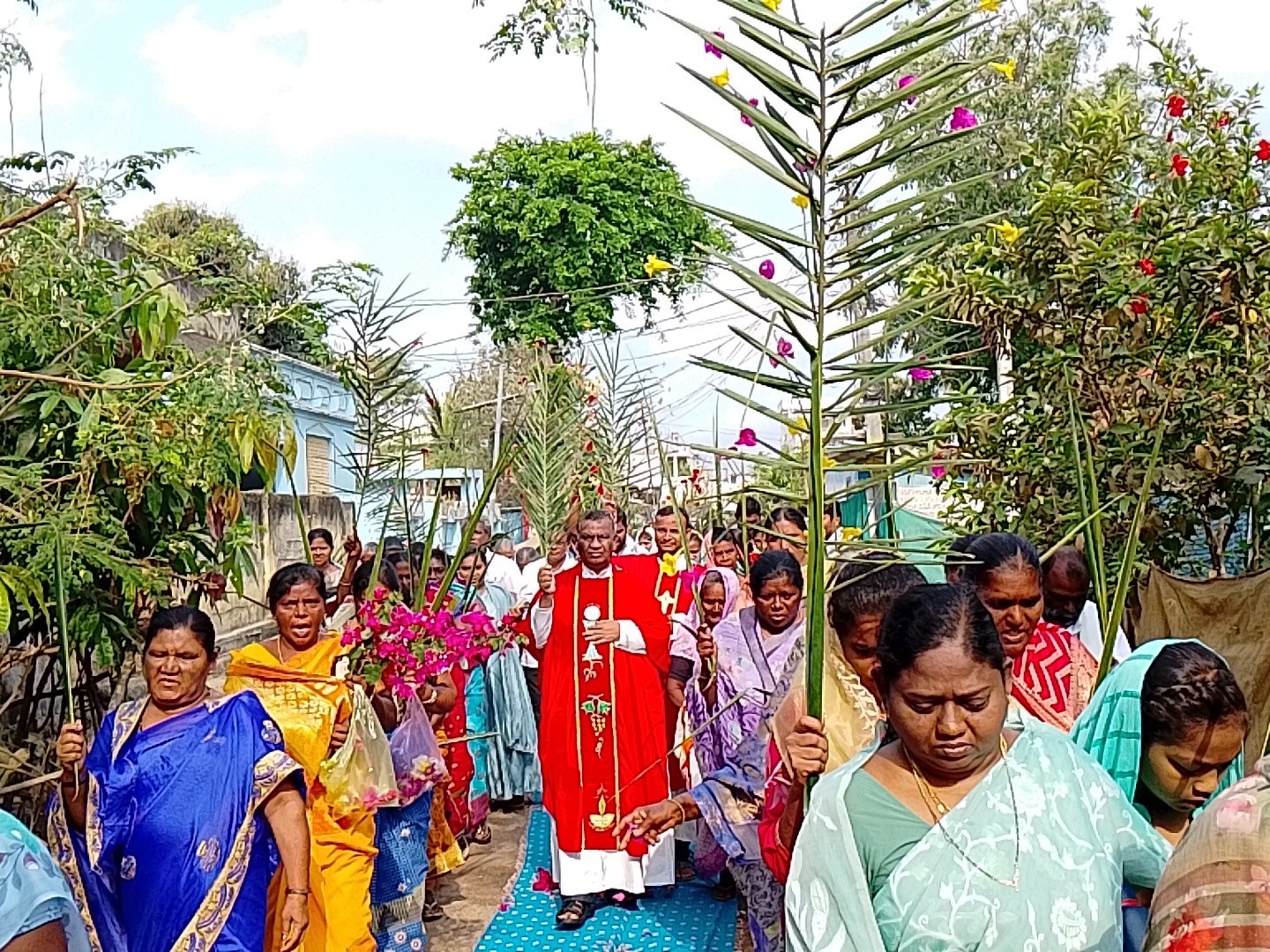 తేలప్రోలులో భక్తిశ్రద్ధలతో మట్టల ఆదివారం