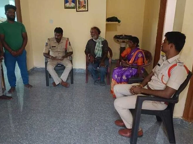 తల్లిదండ్రులను హింసిస్తున్న కొడుకులకు వార్నింగ్