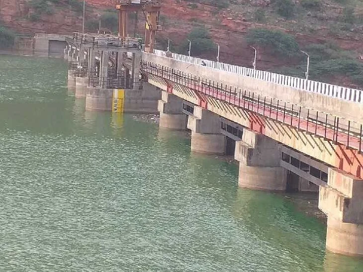 ఐదువేల క్యూసెక్కుల నీరు విడుదల