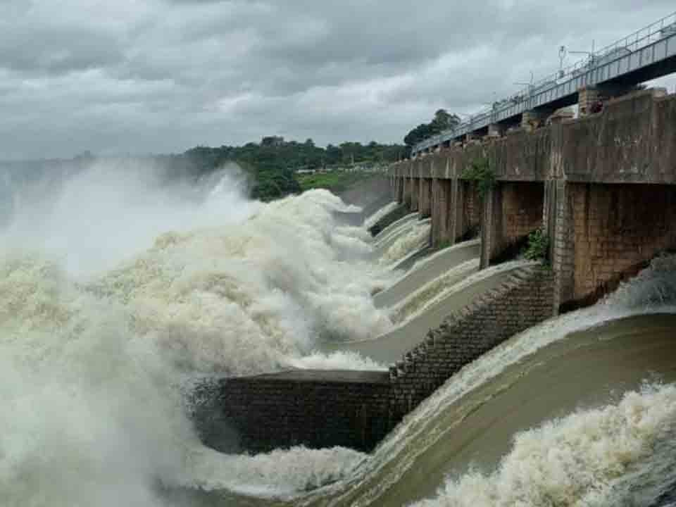 పంట సాగుకు నీటి విడుదల