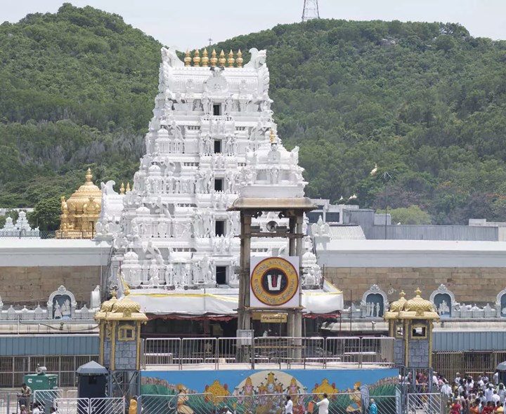 శ్రీవారి సర్వదర్శనానికి 8 గంటలు