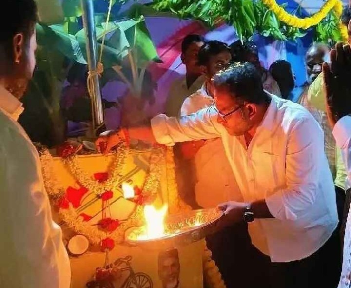 తమ్మిగానిపల్లెలో టీడీపీ జెండా ఆవిష్కరణ