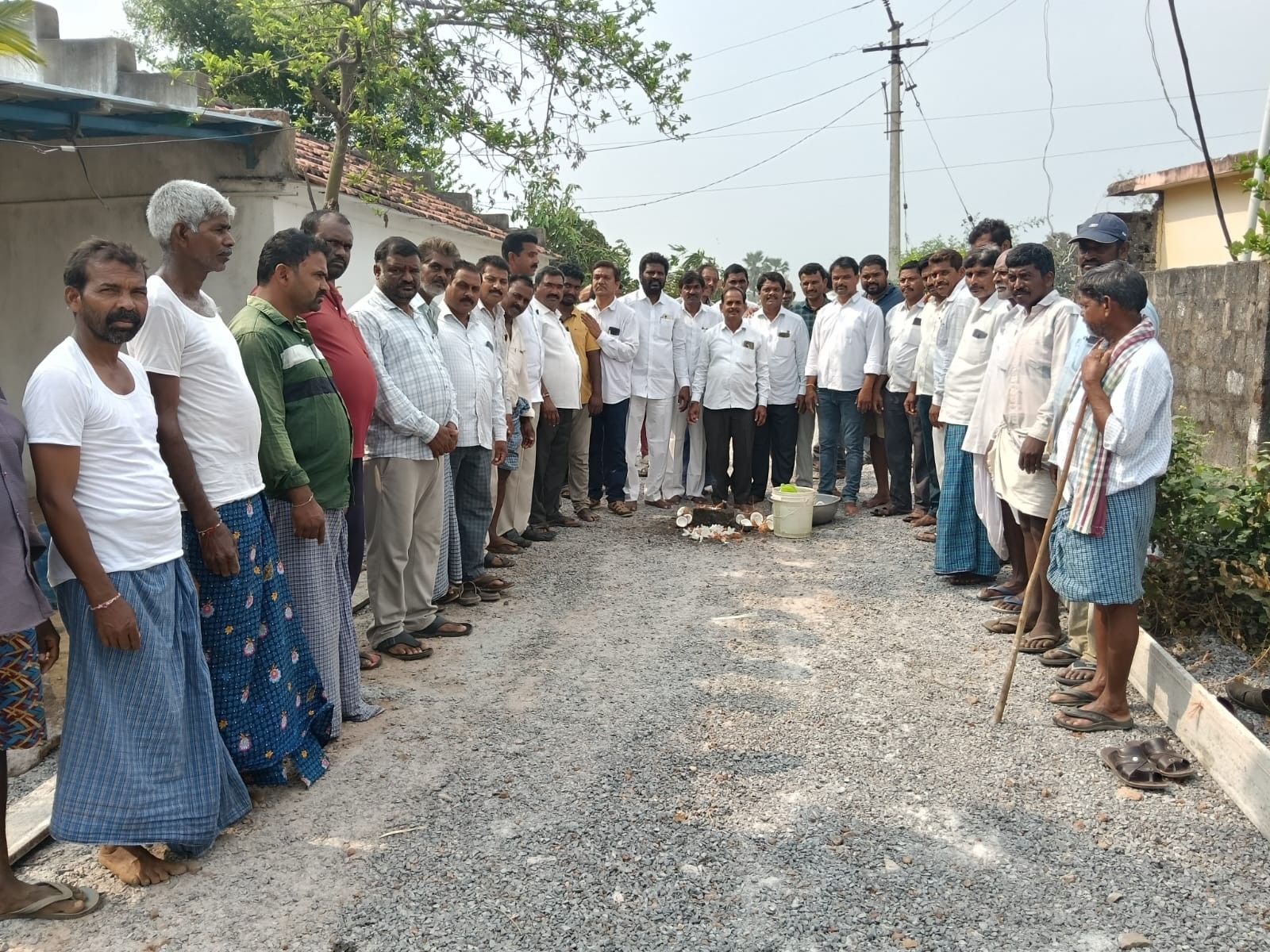 CC రోడ్ల నిర్మాణ పనుల ప్రారంభం