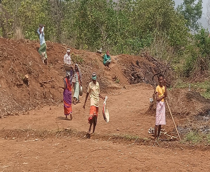 ఉపాధిహామీ వేతనాలు అందక వేతనదారుల ఇబ్బందులు