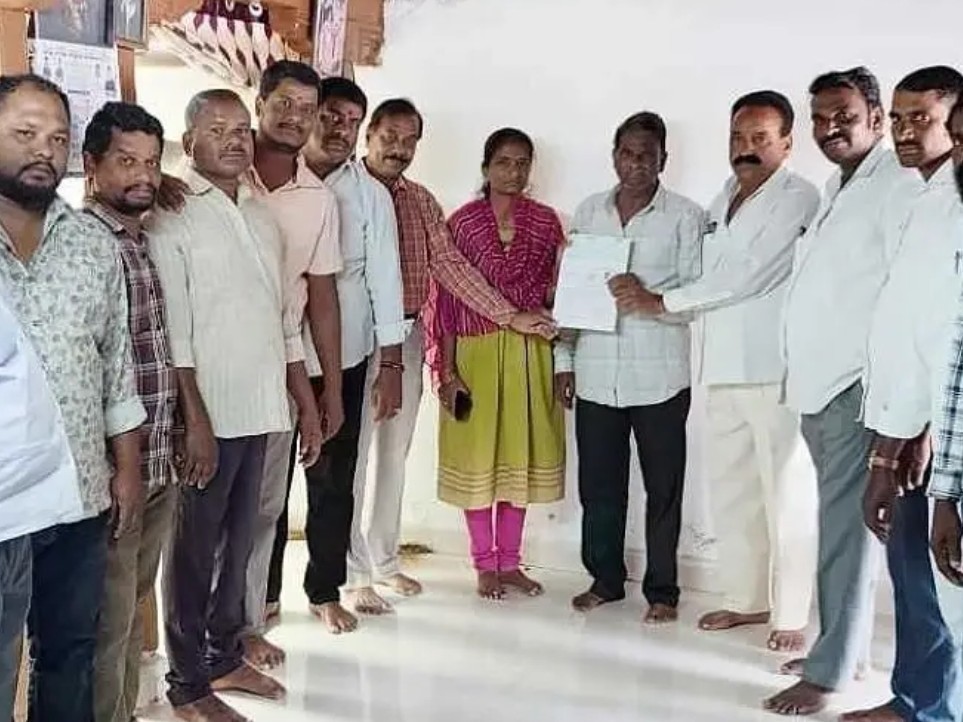 లబ్ధిదారులకు సీఎం రిలీఫ్ చెక్కు అందజేత