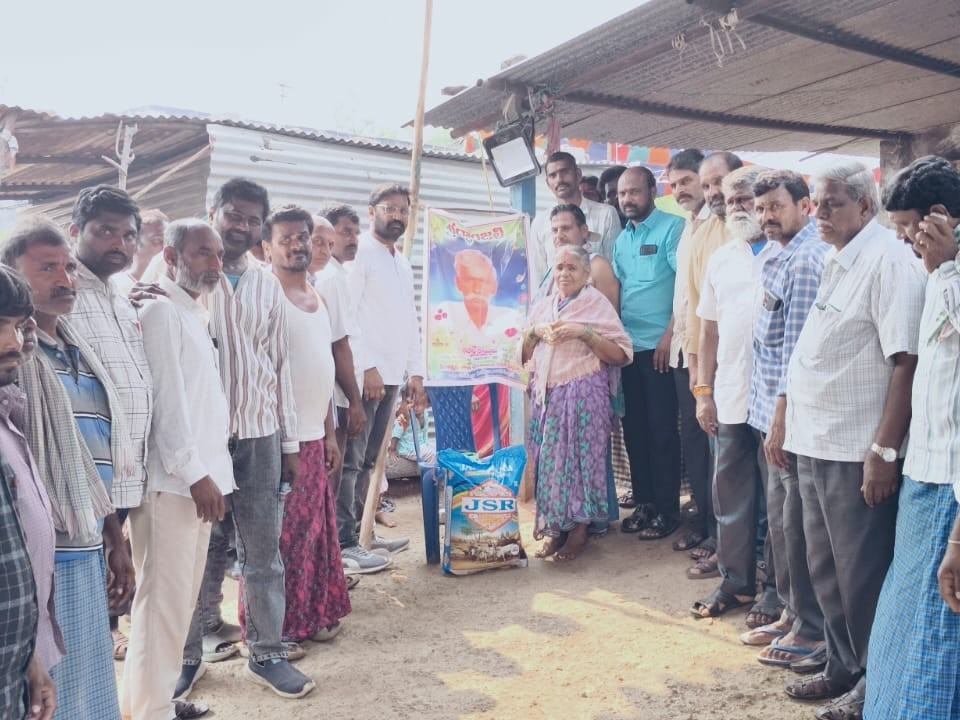 సాయిలు కుటుంబాన్ని పరామర్శించిన కాంగ్రెస్ నాయకులు