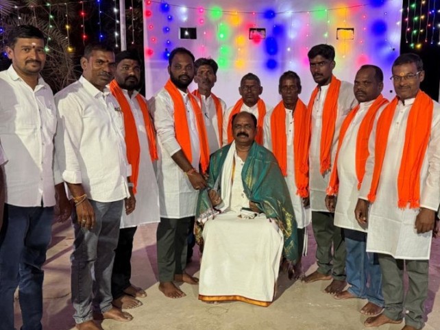 ఆలయ అభివృద్ధికి రూ.1 లక్ష విరాళం