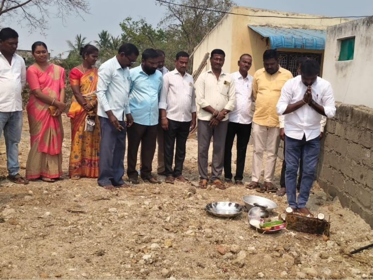 కల్లెడలో ఇందిరమ్మ ఇళ్ల నిర్మాణానికి భూమి పూజ