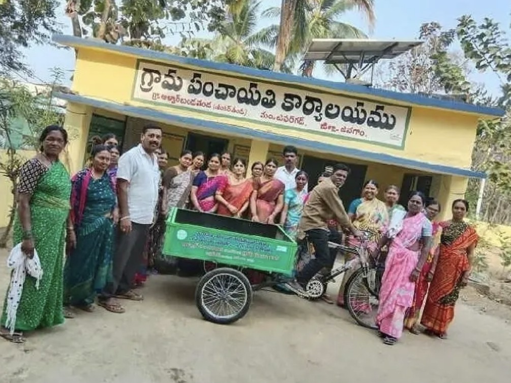 ఇంటి పరిసరాలు పరిశుభ్రంగా ఉంచుకోవాలి: సర్పంచ్