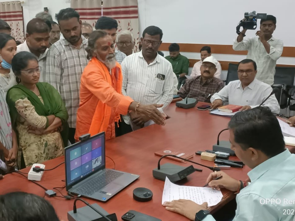 అర్జీలను సత్వరమే పరిష్కరించాలి: కలెక్టర్ రాజర్షి షా