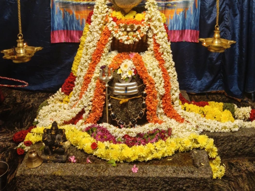 ప్రత్యేక అలంకరణలో స్వయంభు జంబుకేశ్వరుడు