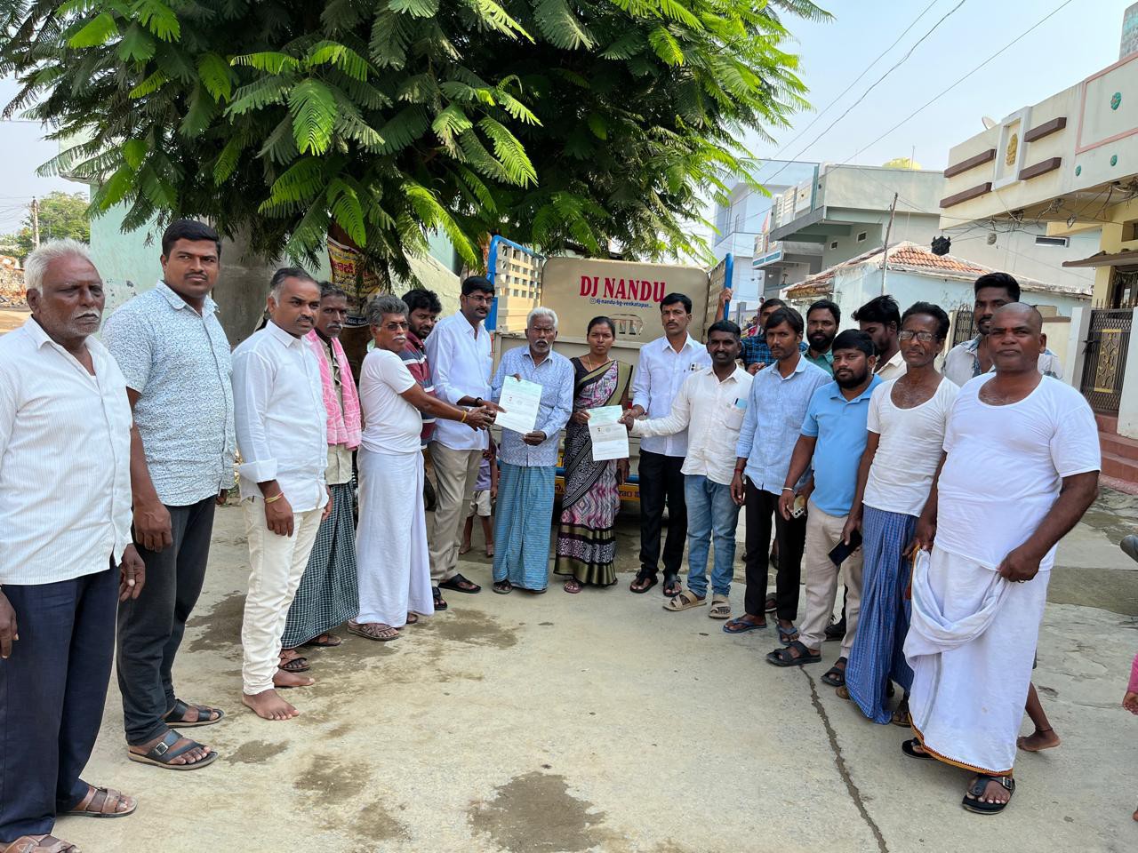 బి.జి. వెంకటాపూర్‌లో సీఎంఆర్‌ఎఫ్ చెక్కుల పంపిణీ