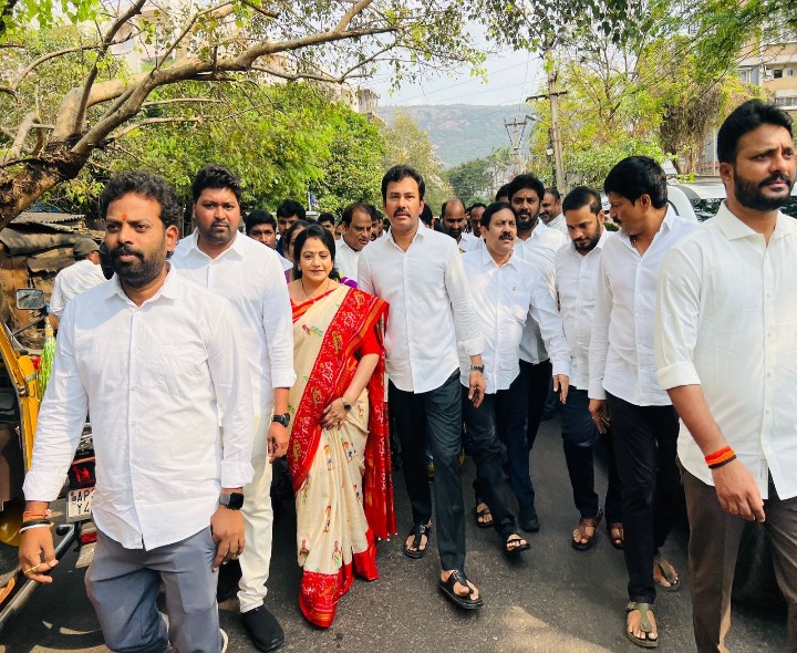 మూలపేట పోర్ట్‌కు వైసీపీ భారీ ర్యాలీ