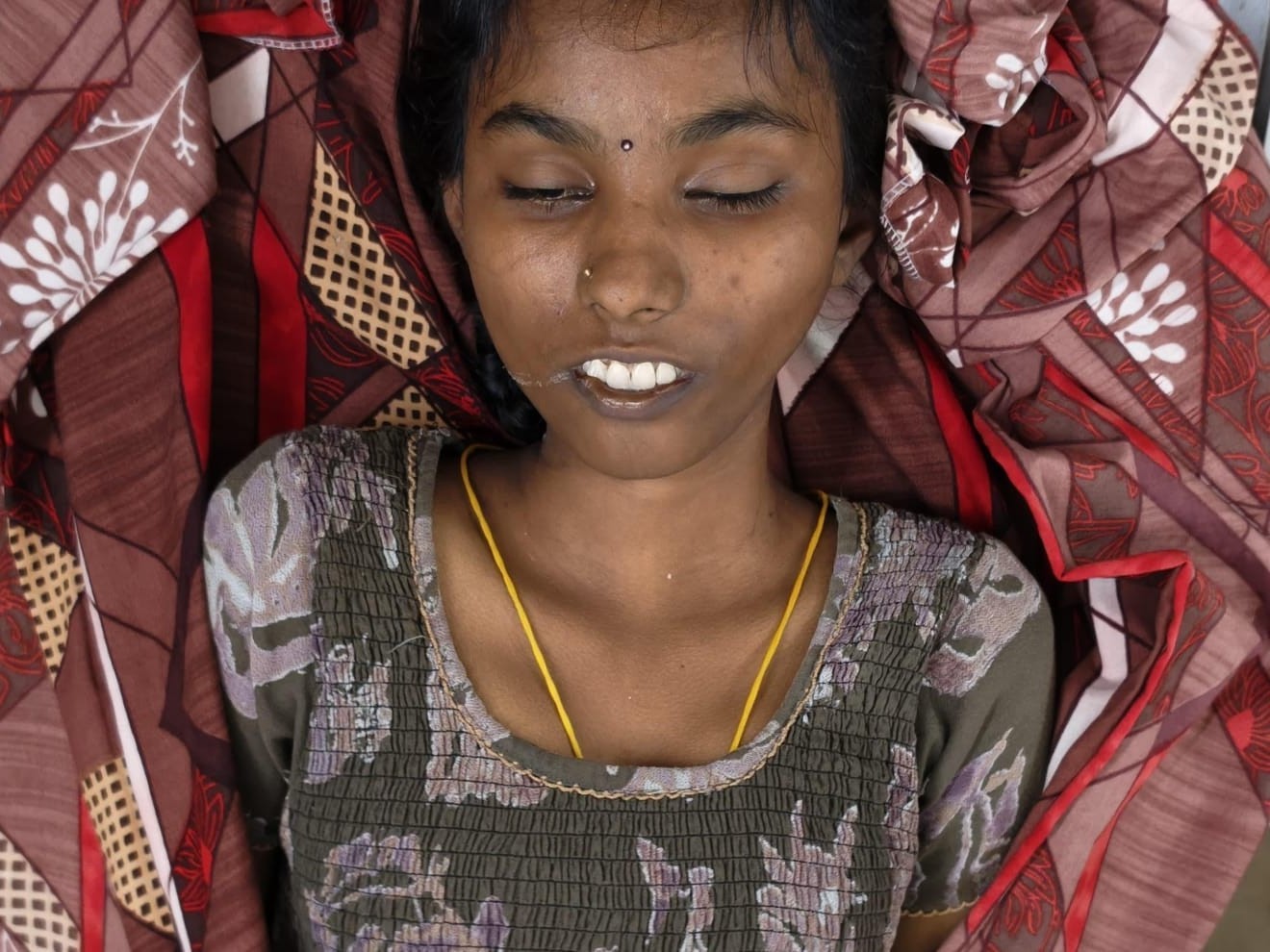 ఉరివేసుకొని వివాహిత ఆత్మహత్య