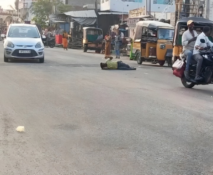 ధారూర్ మండలంలో ఏరులై పారుతున్న మద్యం