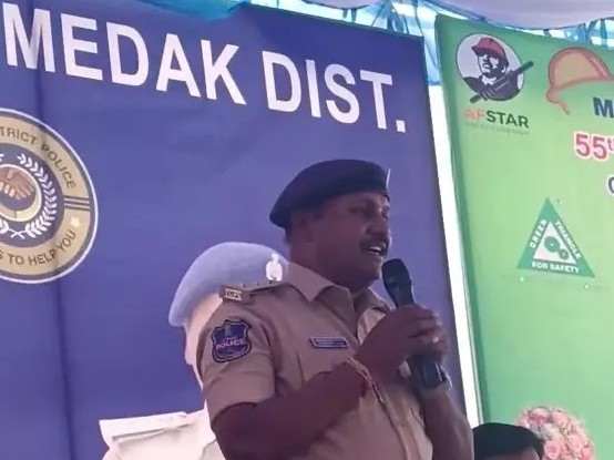 సైబర్ మోసాలపై ప్రజలకు హెచ్చరిక : డీఎస్పి