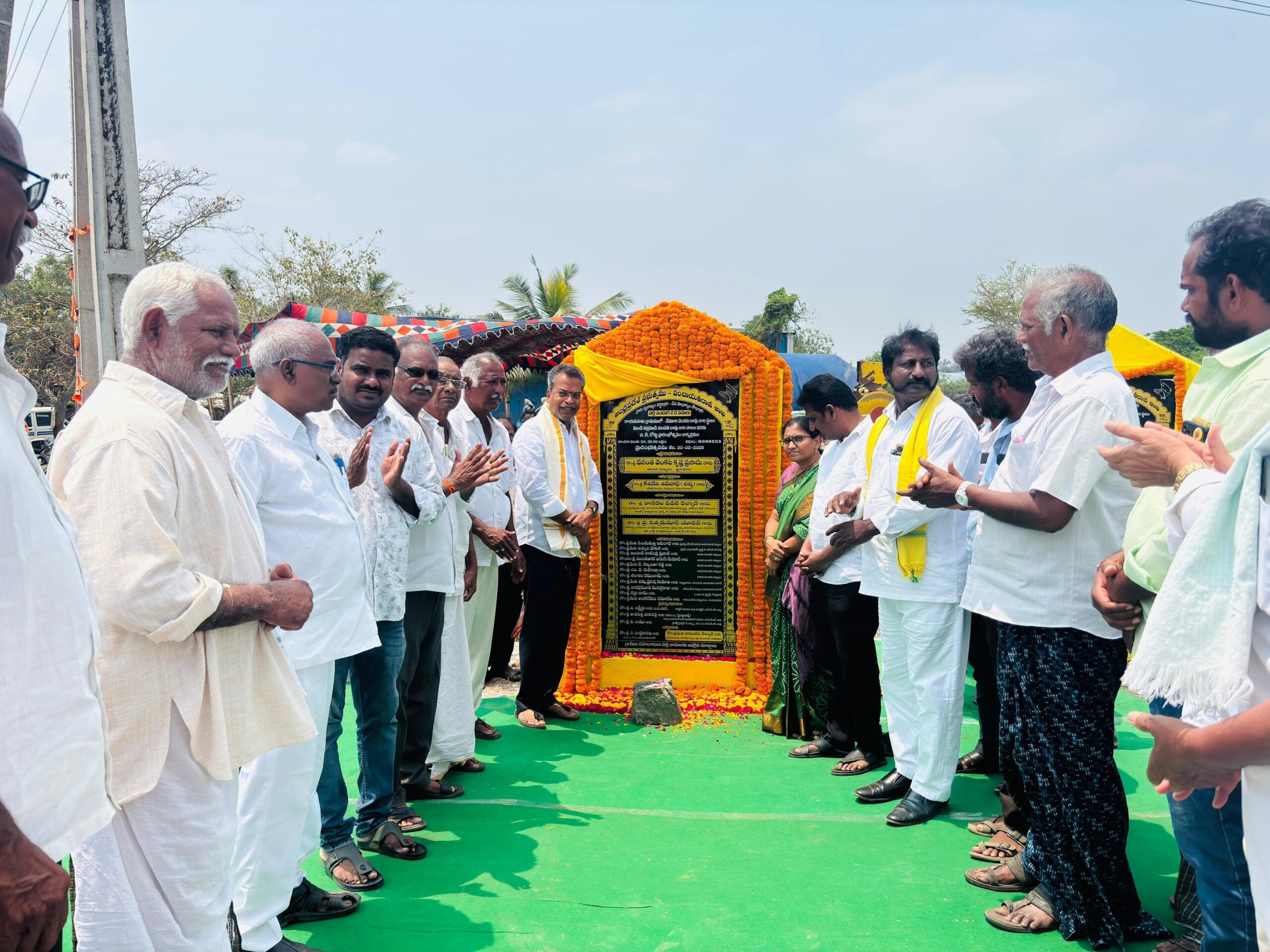 రూ.30 లక్షలతో రాయనపాడులో సీసీ రోడ్లు ప్రారంభం