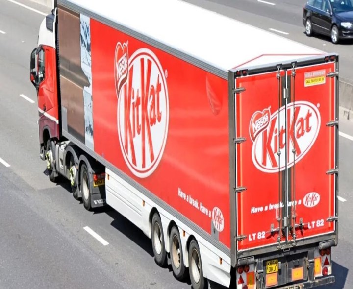 సినిమా స్టైల్‌లో కిట్‌క్యాట్ చాక్లెట్ల హైజాక్