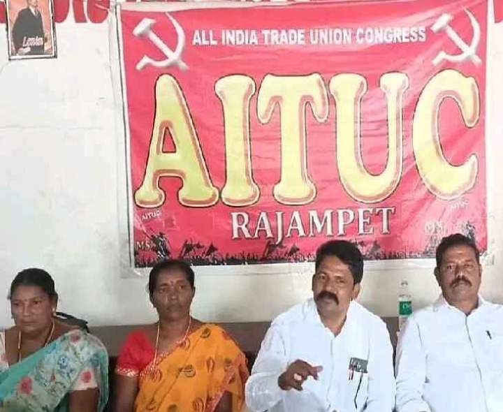 ‘ఆశా కార్యకర్తలకు ఇచ్చిన హామీలను అమలు చేయాలి’