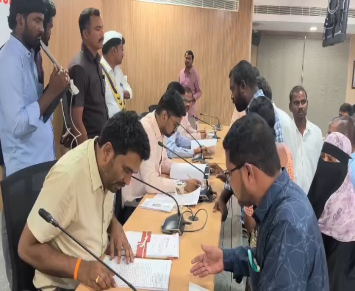 VIDEO: ‘ప్రజావాణి’ అర్జీలను పెండింగ్లో పెట్టొద్దు: కలెక్టర్