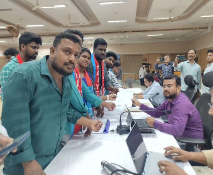 నిరుద్యోగుల సమస్యలను పరిష్కరించాలని వినతి