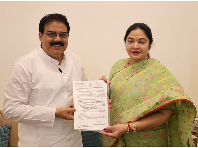 మంత్రి నాదెండ్లకు సమస్యలు విన్నవించిన ఎమ్మెల్యే