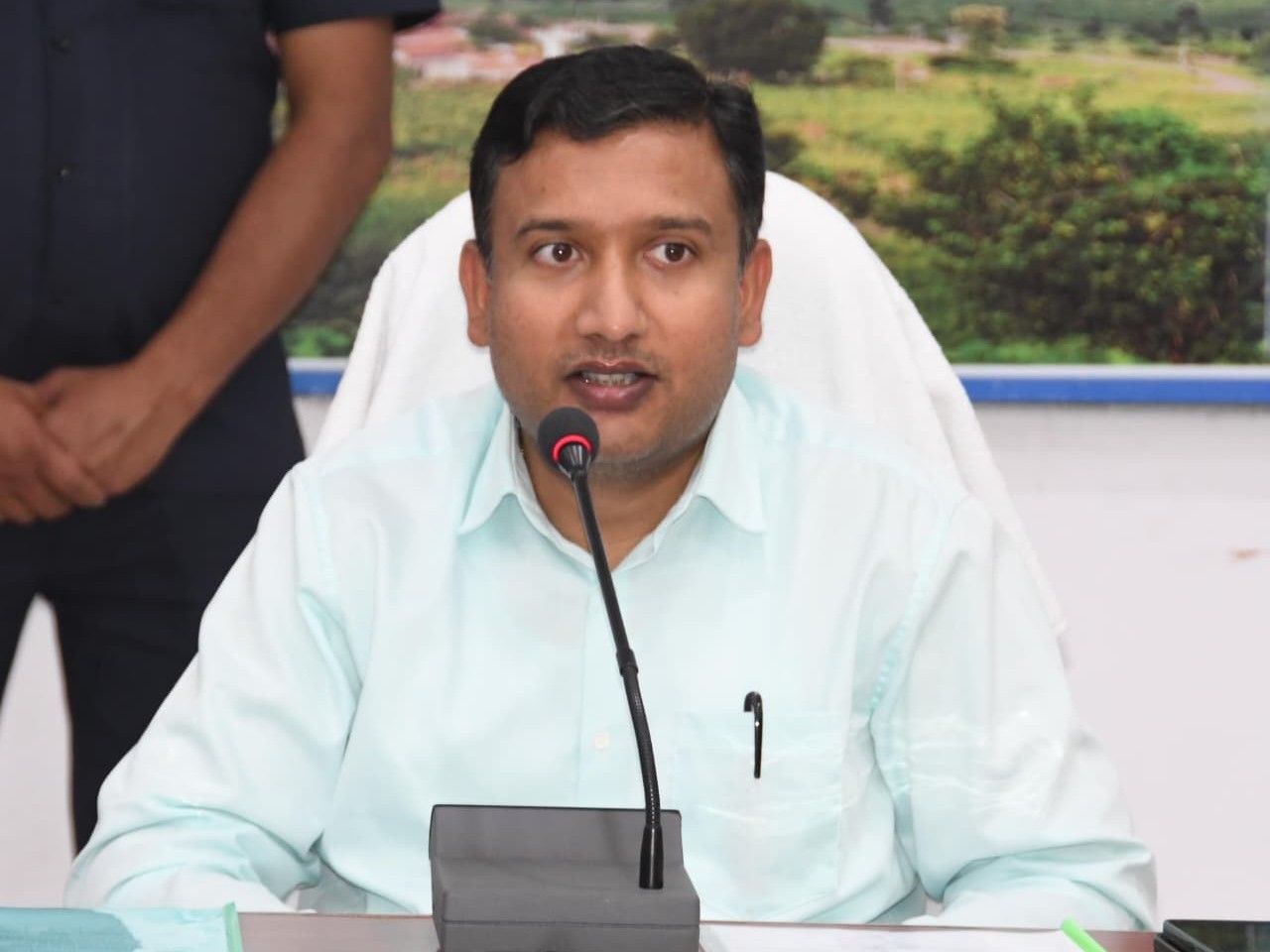 ఏప్రిల్ 8లోగా దరఖాస్తు చేసుకోవాలి: కలెక్టర్