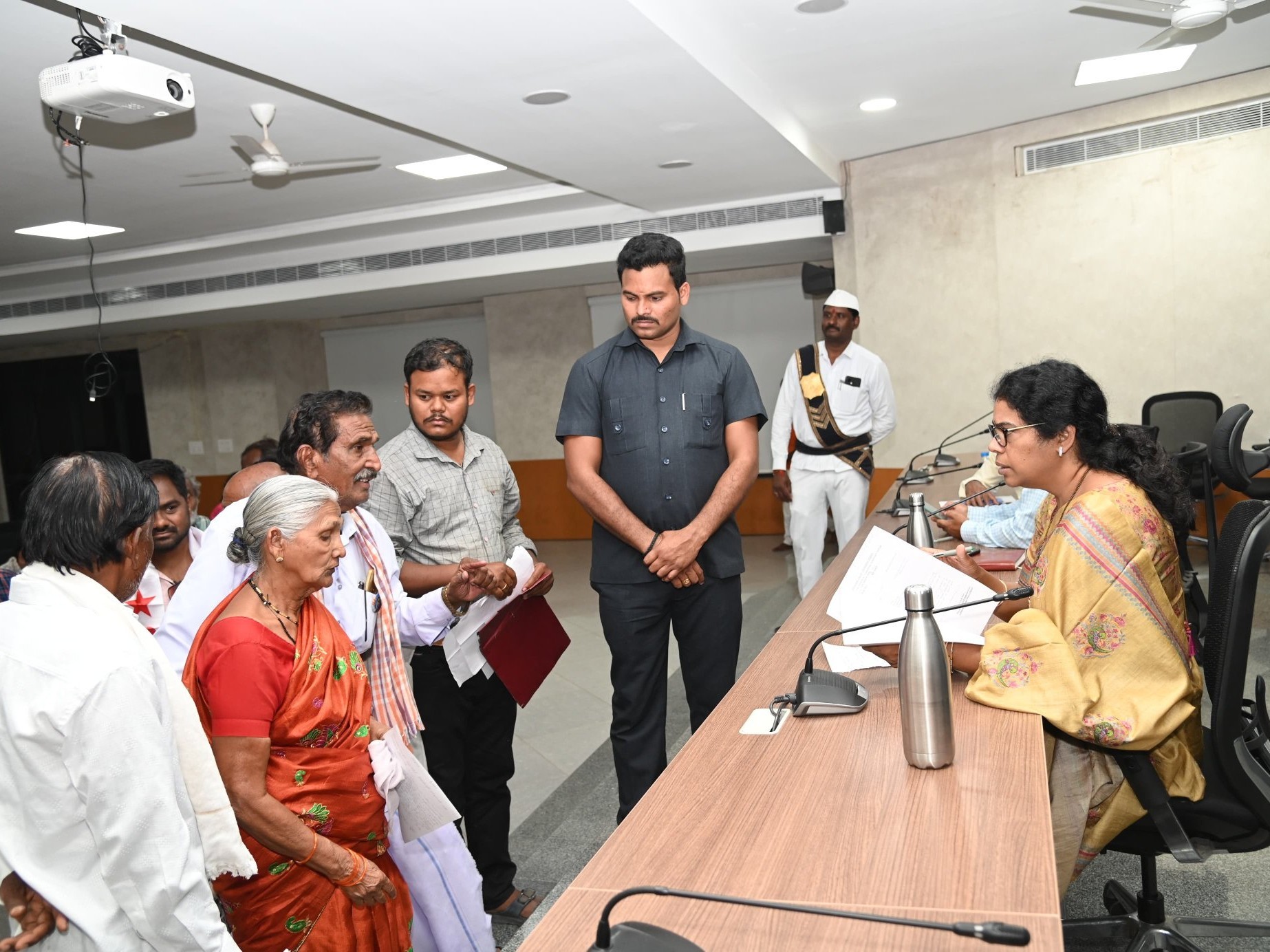 ‘ప్రజావాణి ఫిర్యాదులను త్వరగా పరిష్కరించాలి’